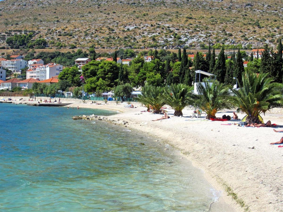 Kaja - Right Next To The Beach Apartment Trogir Exterior photo