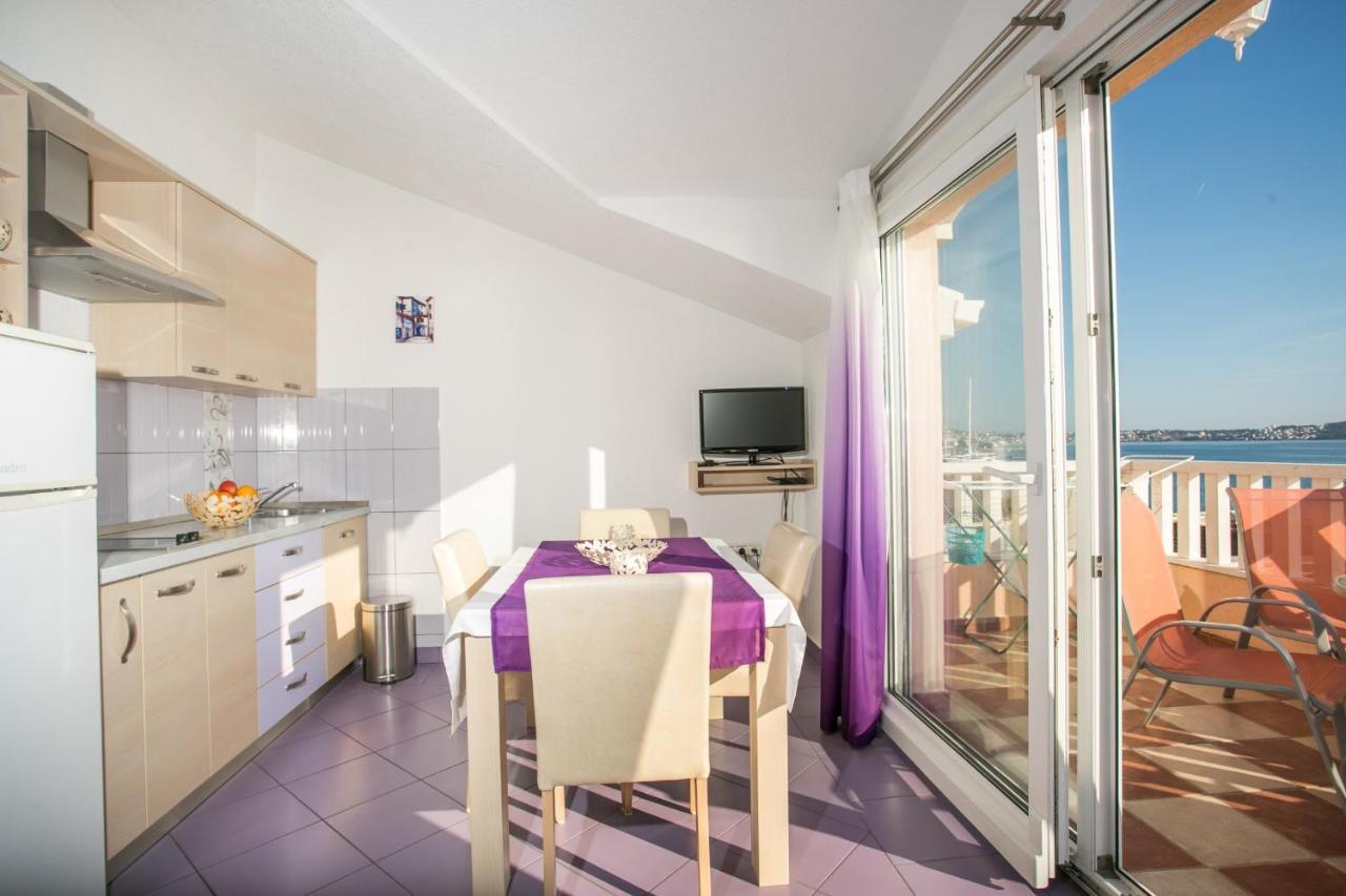Kaja - Right Next To The Beach Trogir Exterior photo