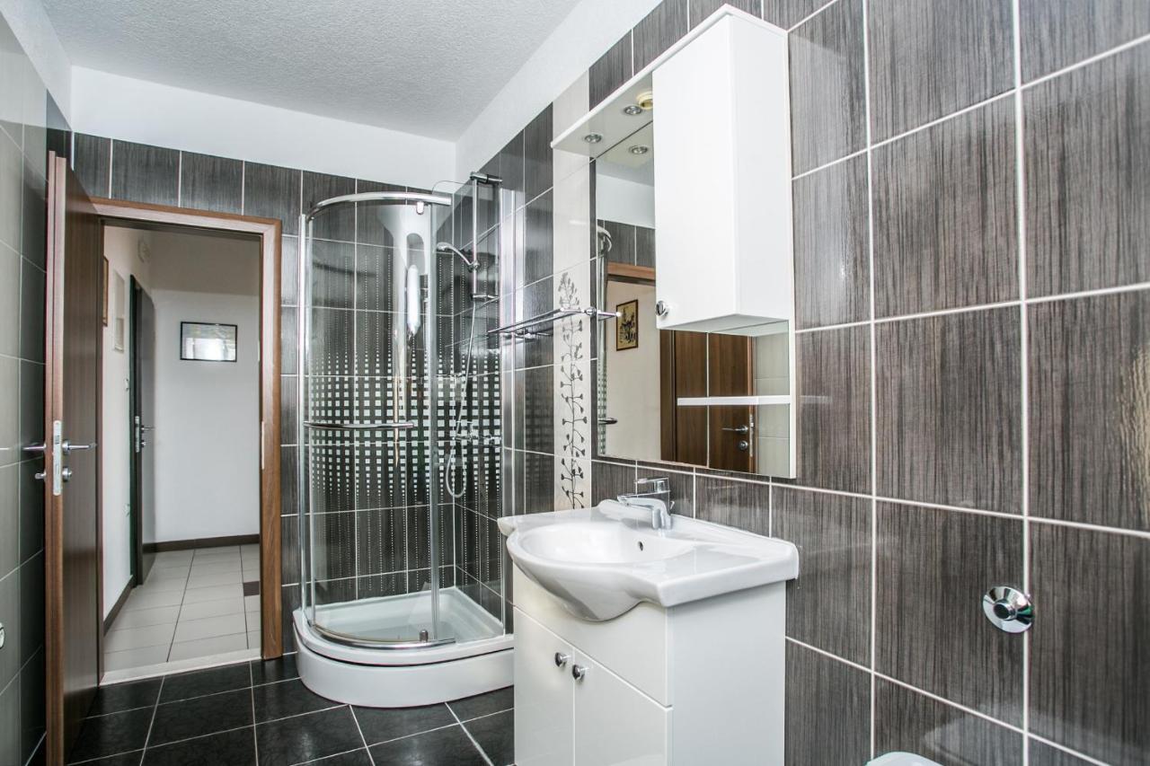 Kaja - Right Next To The Beach Trogir Exterior photo