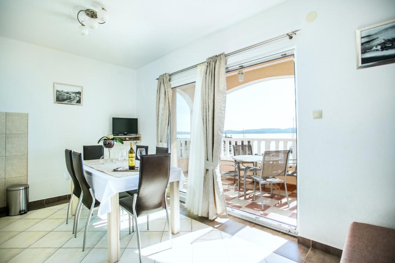 Kaja - Right Next To The Beach Trogir Exterior photo