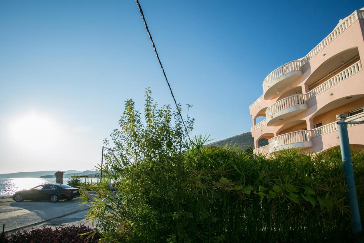 Kaja - Right Next To The Beach Trogir Exterior photo