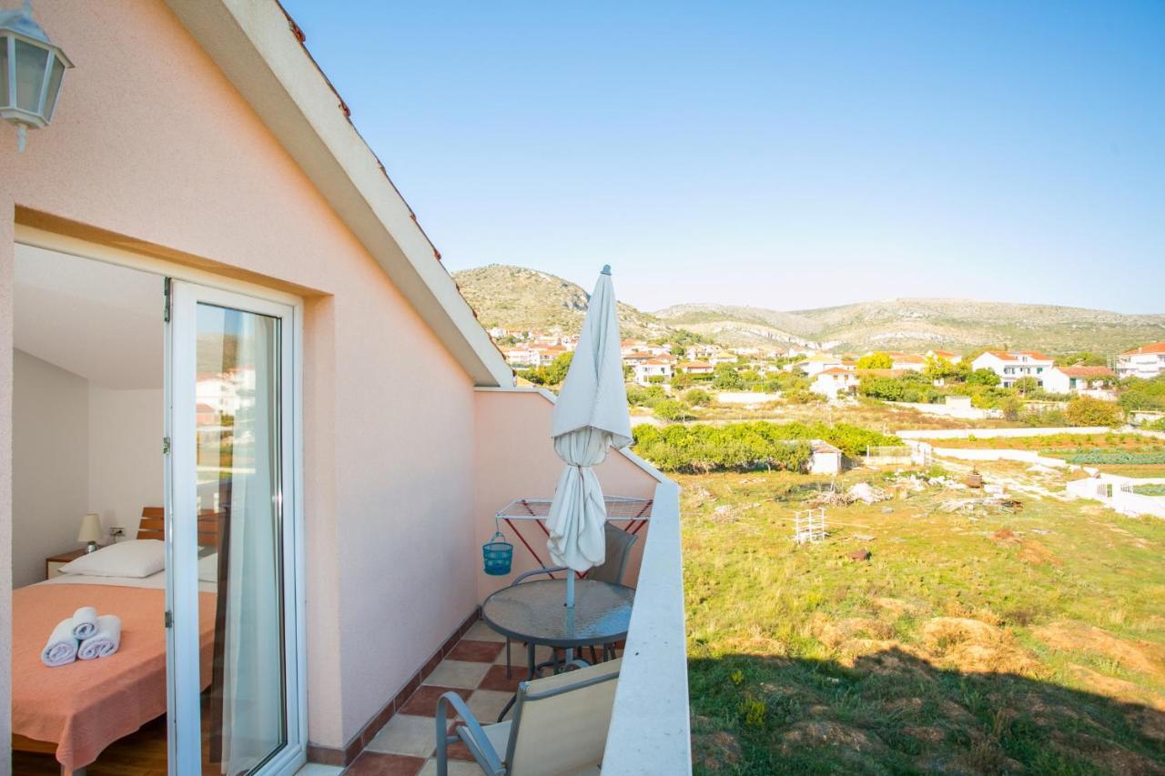 Kaja - Right Next To The Beach Trogir Exterior photo