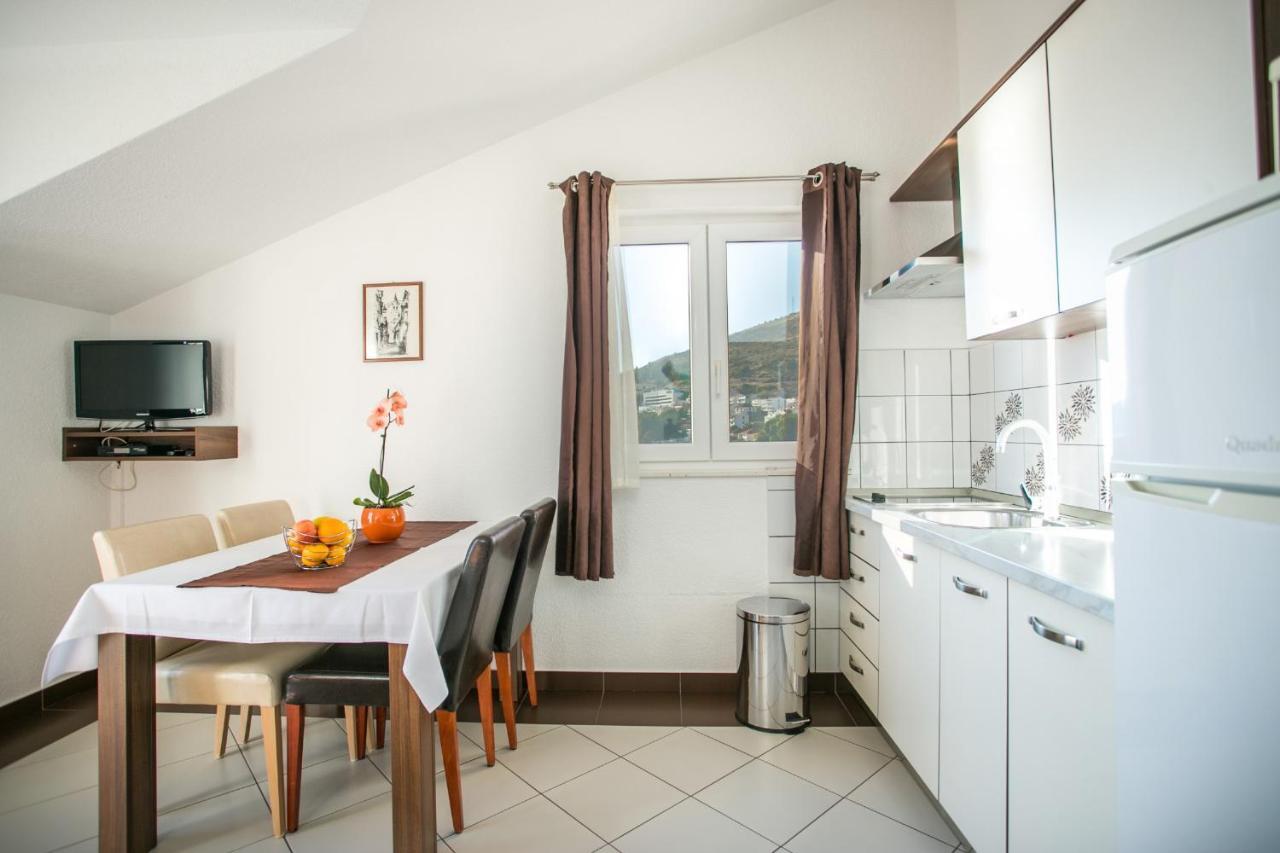 Kaja - Right Next To The Beach Trogir Exterior photo