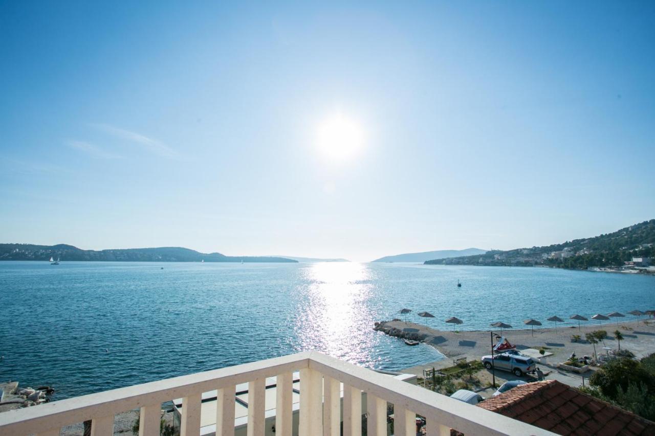 Kaja - Right Next To The Beach Trogir Exterior photo