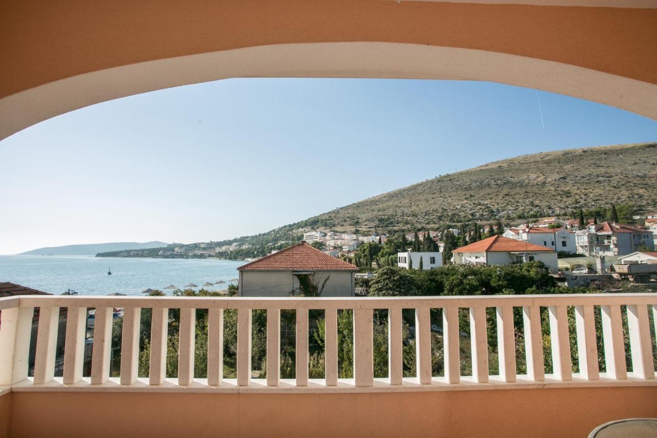 Kaja - Right Next To The Beach Apartment Trogir Exterior photo