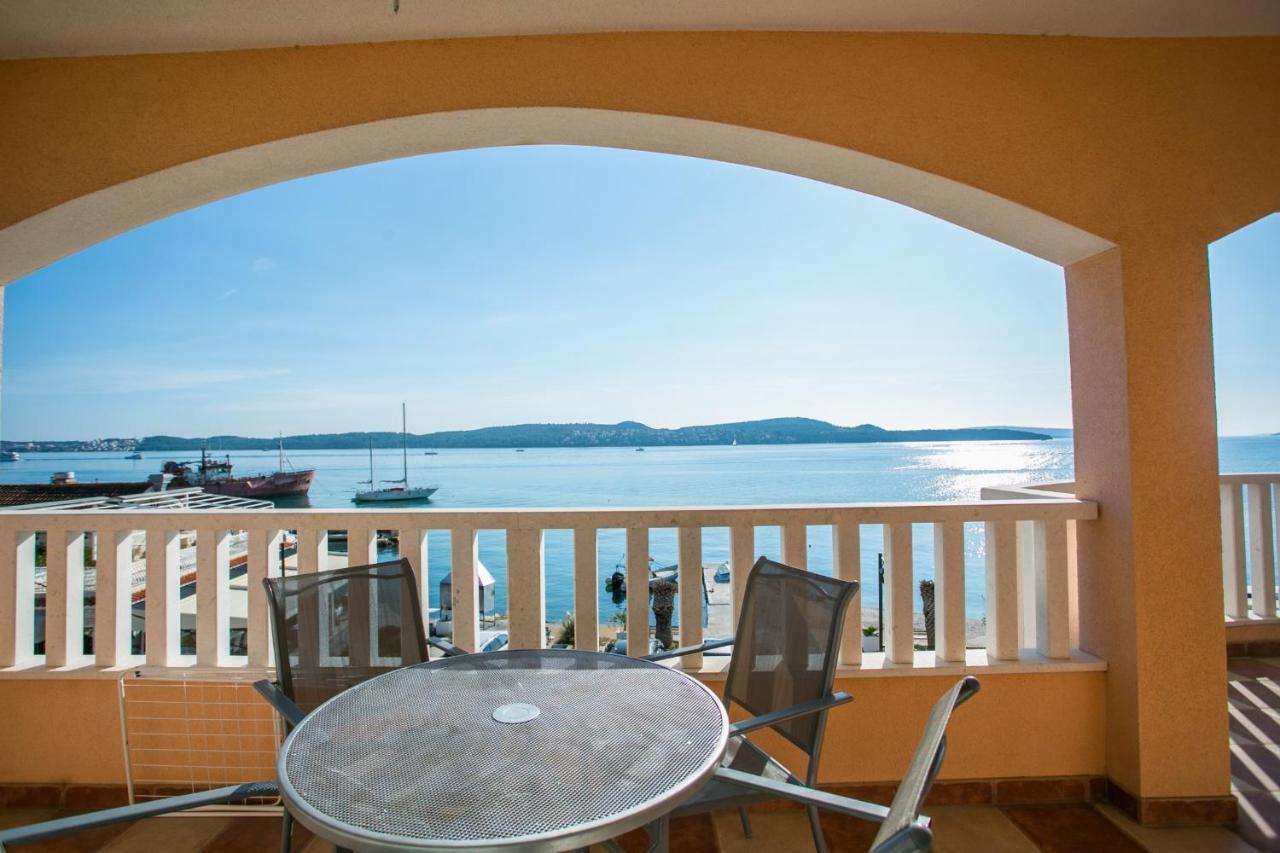 Kaja - Right Next To The Beach Trogir Exterior photo