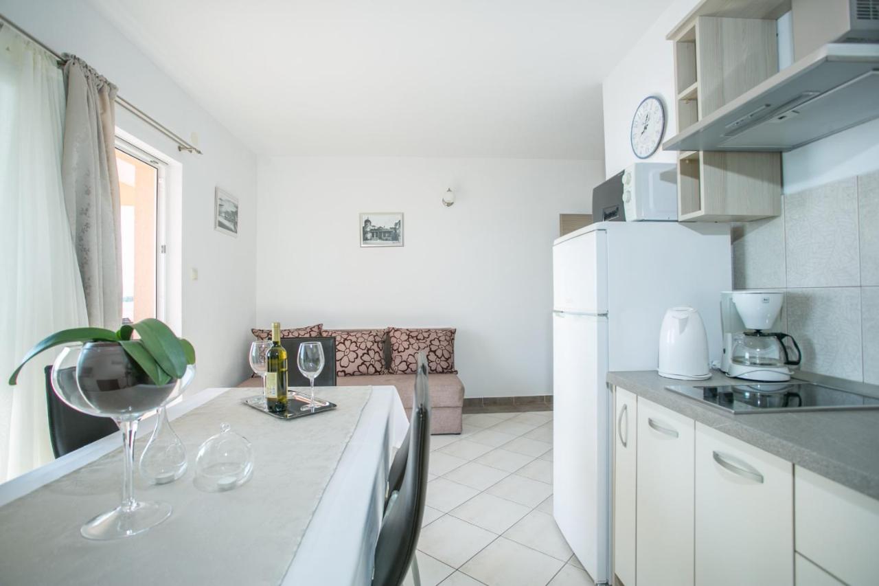 Kaja - Right Next To The Beach Trogir Exterior photo