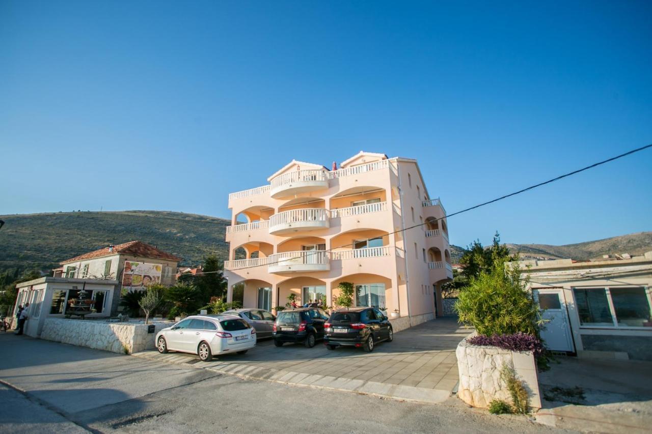 Kaja - Right Next To The Beach Apartment Trogir Exterior photo